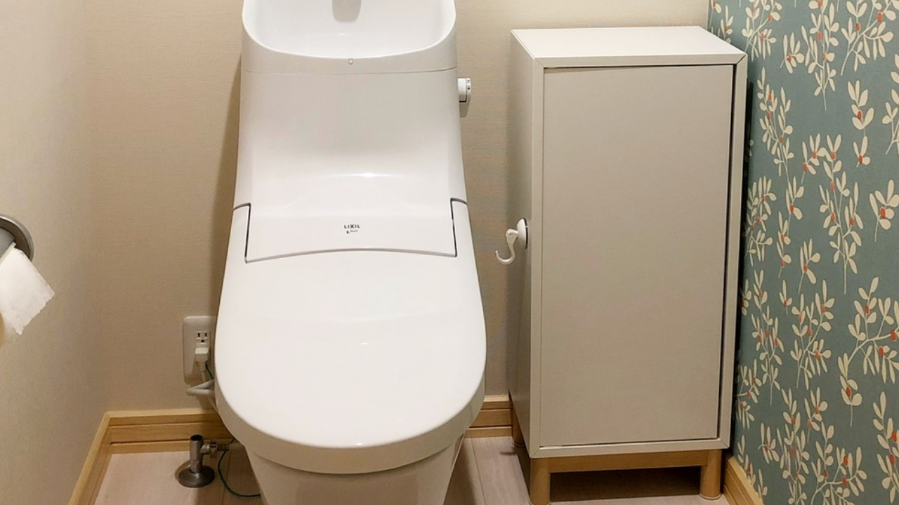 イケアEKET＊トイレ収納に大活躍｜半平屋のスウェーデンハウス暮らし